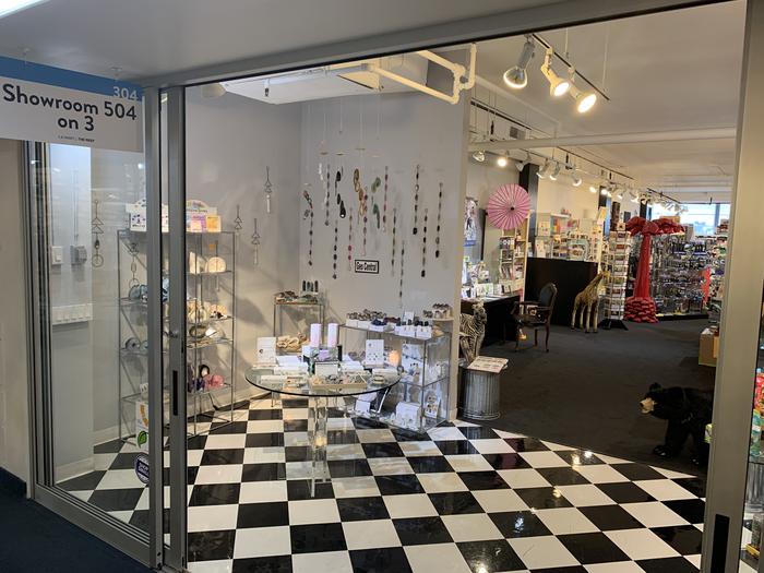 this.src = 'https://s3-us-west-2.amazonaws.com/seebiz-images/img/default-new-logo.svg'