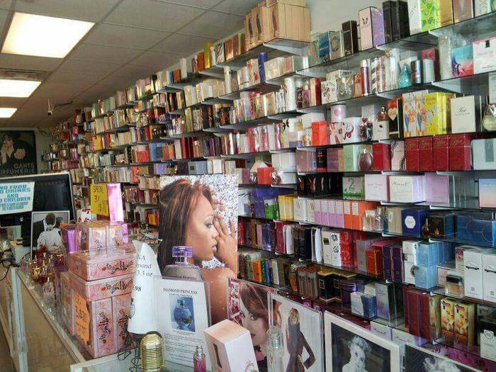 this.src = 'https://s3-us-west-2.amazonaws.com/seebiz-images/img/default-new-logo.svg'