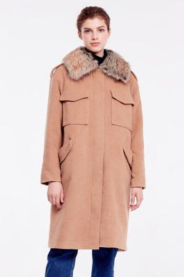 BEIGE COAT WITH FUR COLLARn