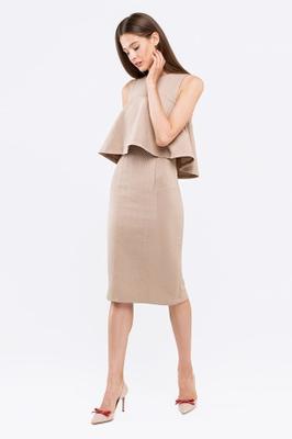 BEIGE COLUMN DRESS WITH A FLOUNCEn