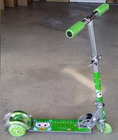Kids Kick Scooter with Flashing Light Wheels -Green (AC015)
