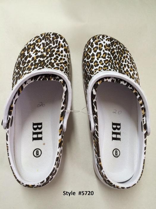Ultra and flexible comfort clogs
