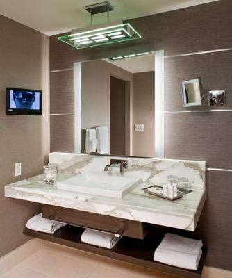 Novo LED Lighted Mirror