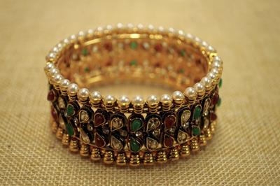 68866 – Bangle Pearl w/hinges – Gold