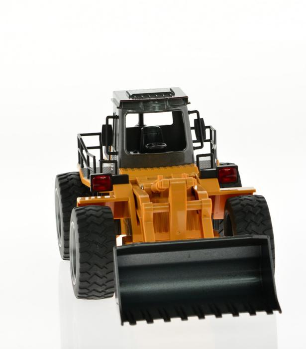 1520 Front loader with Die cast shovel