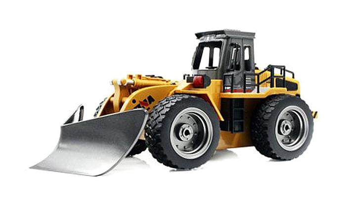 1586 1:18 scale 6 ch snow plow with rechargeable batteries