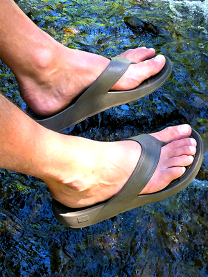 Cascade Flip Flop-Smoked Bronze