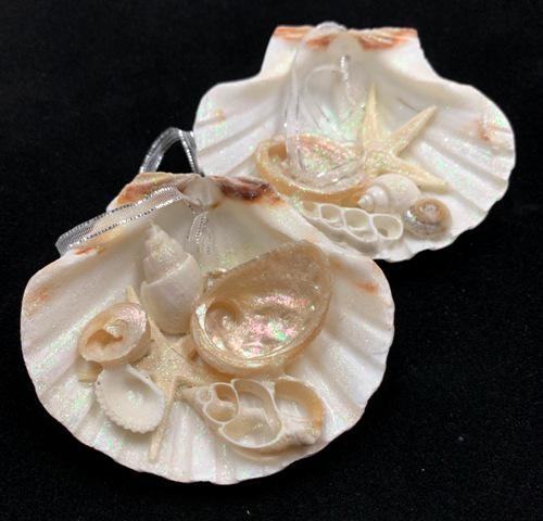 ENGLISH SCALLOP GLITTER ORNAMENT
