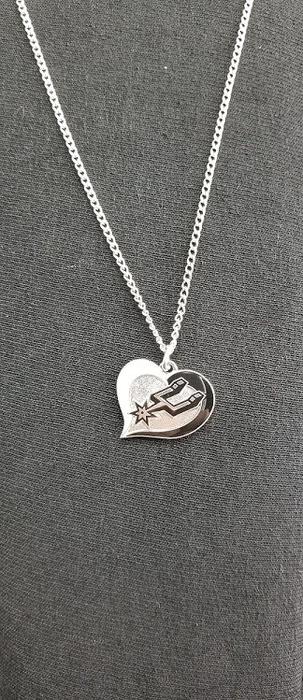 NBA - San Antonio Spurs NEW Heart Swirl Necklace
