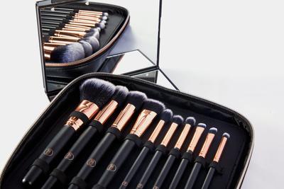 ON THE MOVE - 10 PIECE SET AND TRAVEL CASE