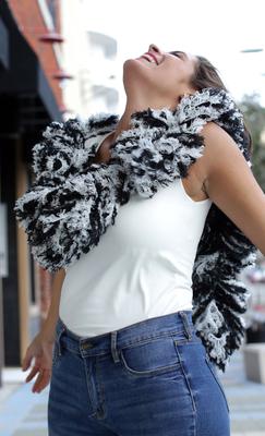 Happy Boa FeatherlessnSUPER Sized Featherless Boa - Black and White