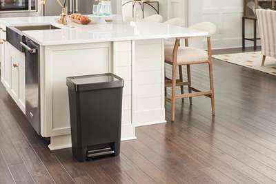Rubbermaid Premier Series IV Step-On Trash Can for Home and Kitchen.